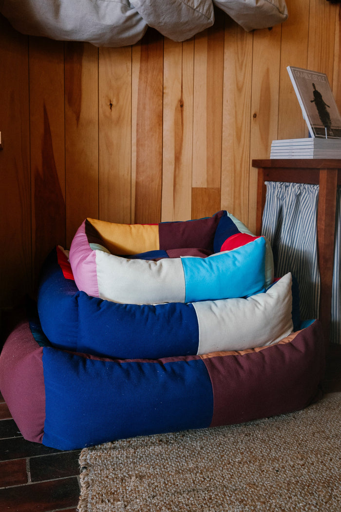 Dog Bed | Medium | Red & Blue