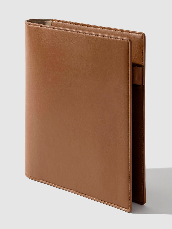 HP Classic folio displayed at a three quarter angle on a neutral background. Color shown is clay brown.