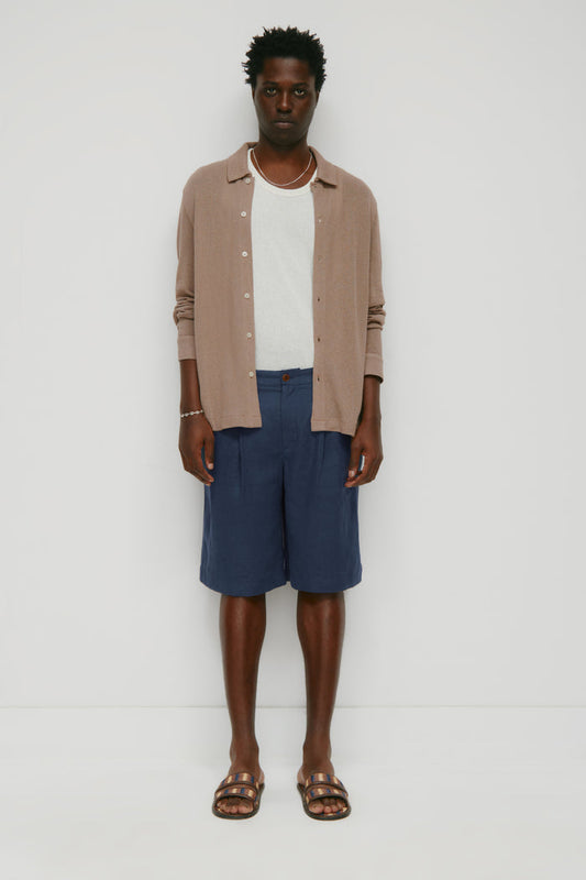 Model is 6'2" and is wearing a size 32.
